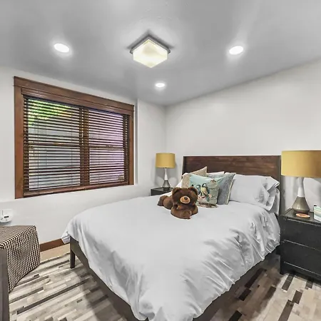 136 Top Of Main! Secret Daly Hideaway With Hot Tub! Walk To Main Street! Home
